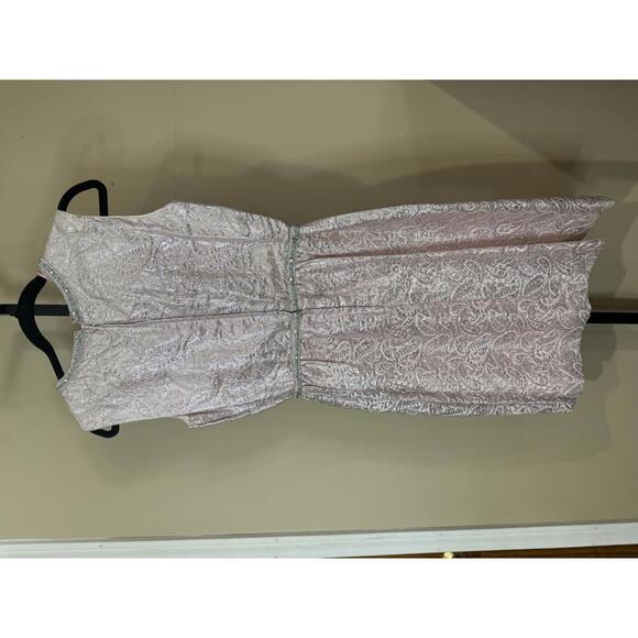 60s Vintage Elegant Sleeveless Women's Cocktail Dress with Beaded Trim - Picture 7 of 9